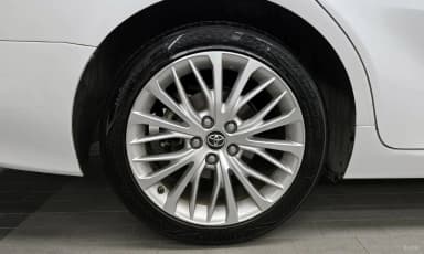 Camry (XV70)