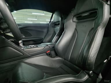 R8 (4S)