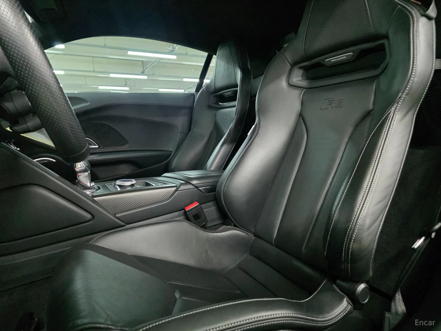 R8 (4S)