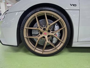 R8 (4S)