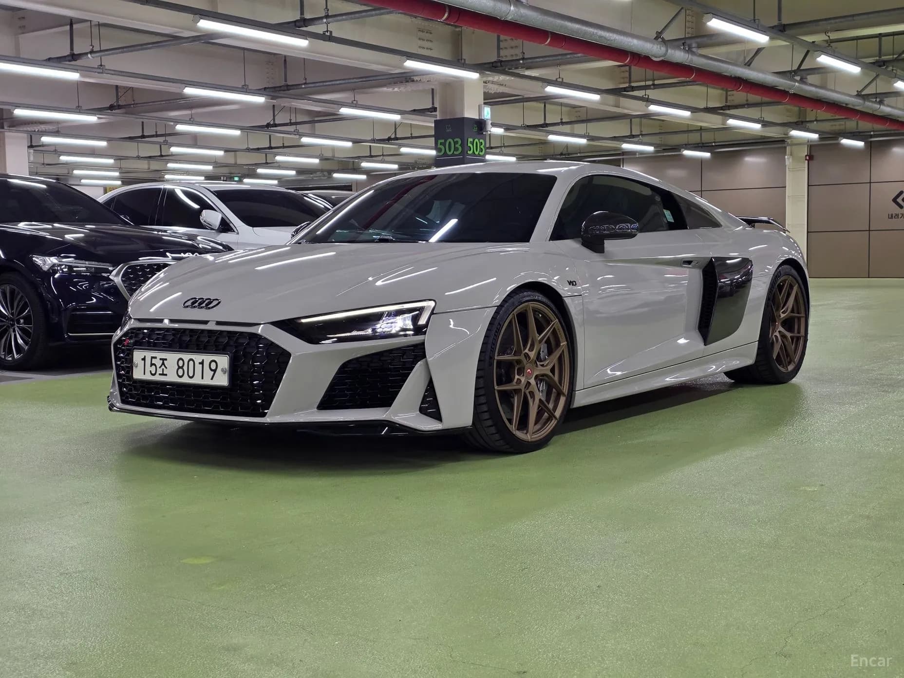 R8 (4S)