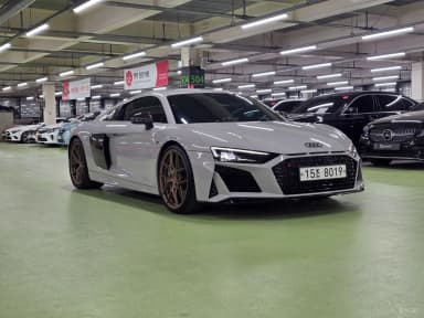 R8 (4S)