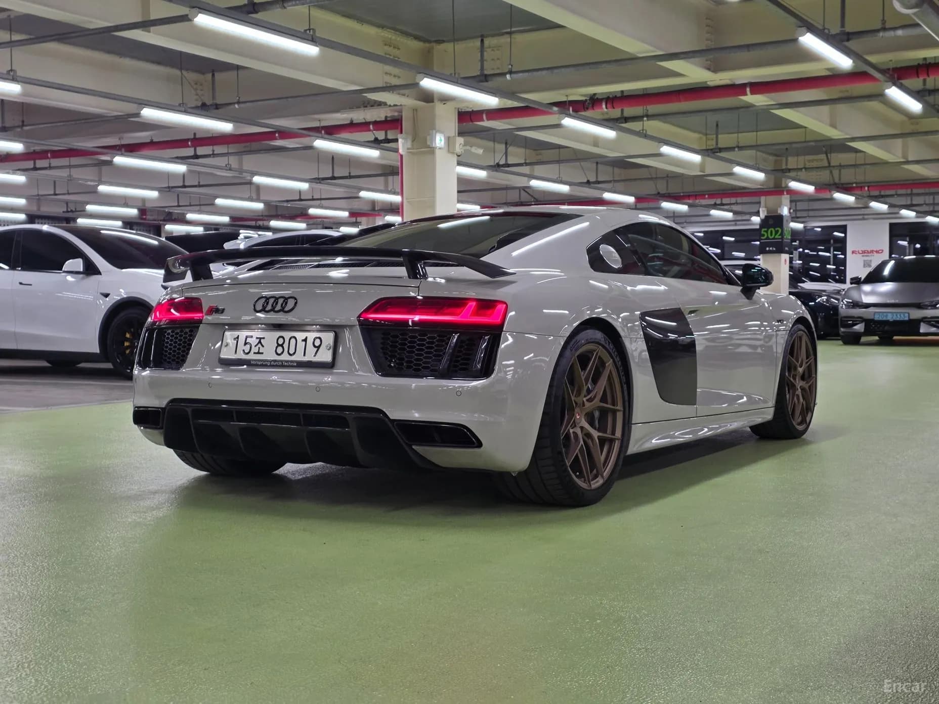 R8 (4S)