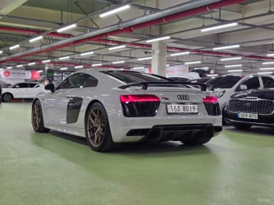 R8 (4S)