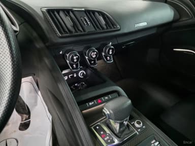 R8 (4S)