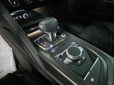 R8 (4S)