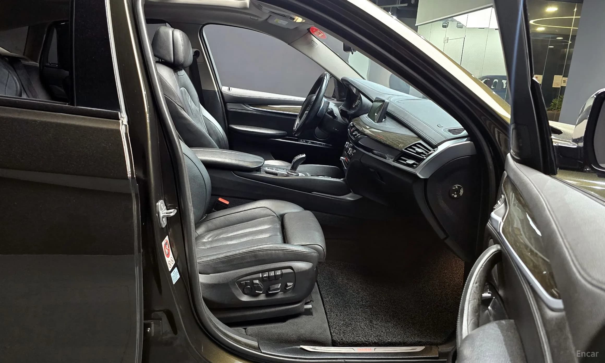 X6 (F16)