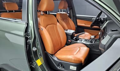 Rexton Sports Khan