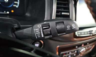 Rexton Sports Khan