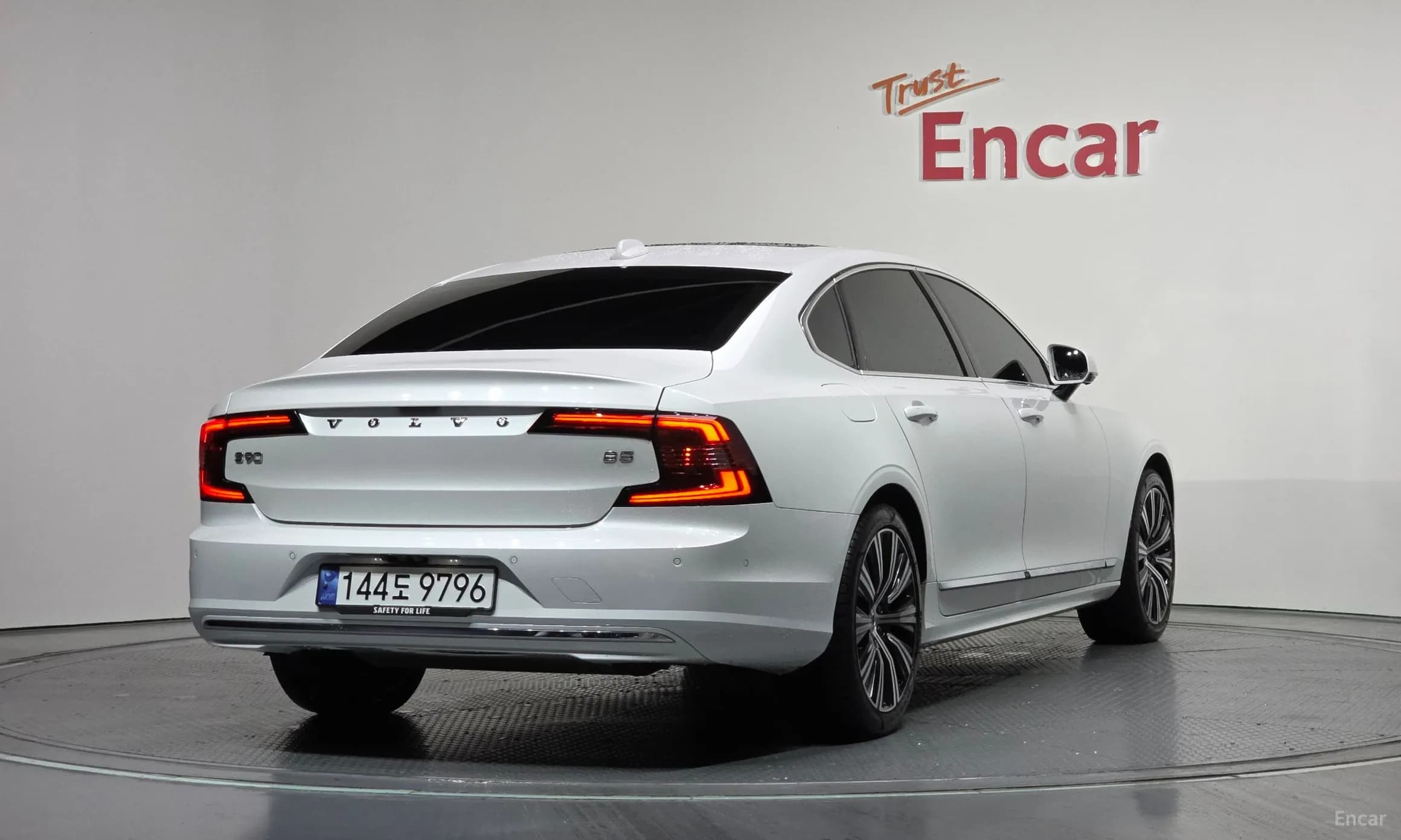 S90