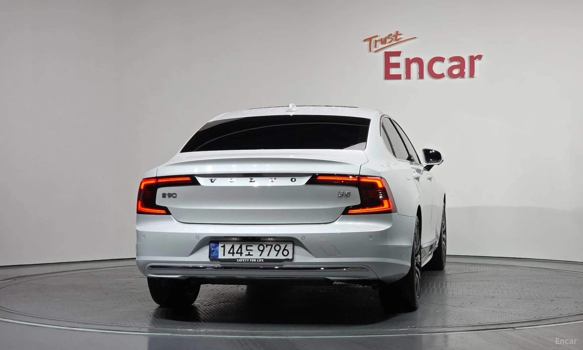 S90