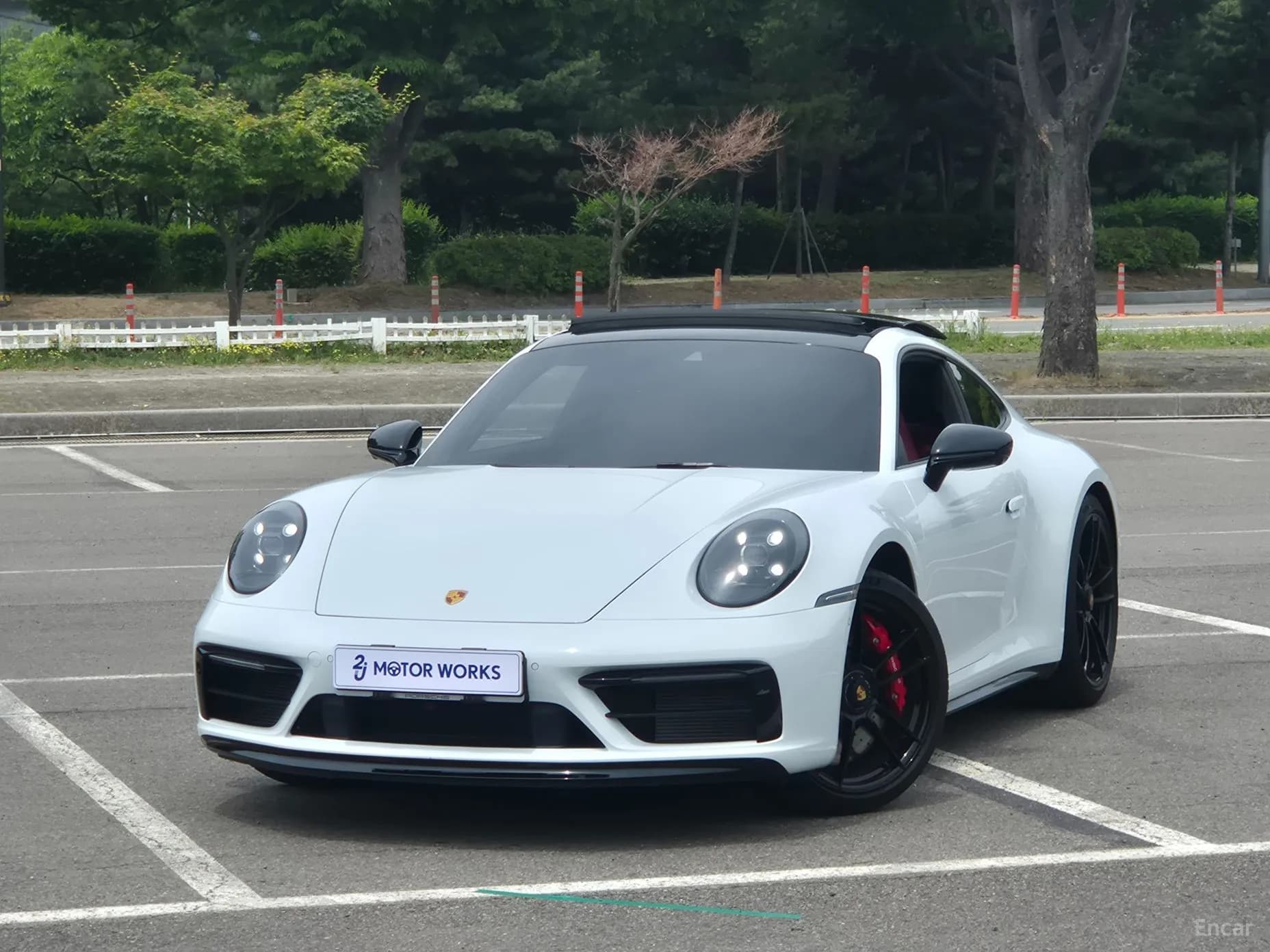 911 (992)