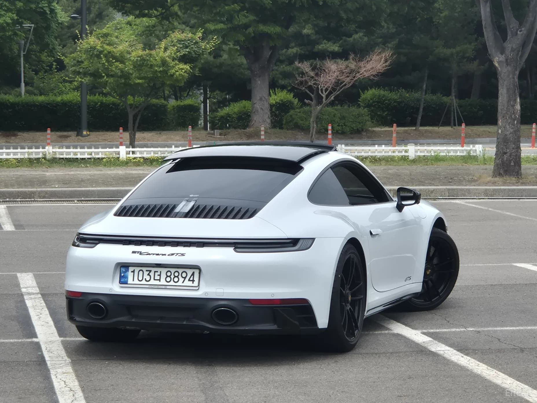 911 (992)