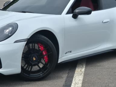 911 (992)