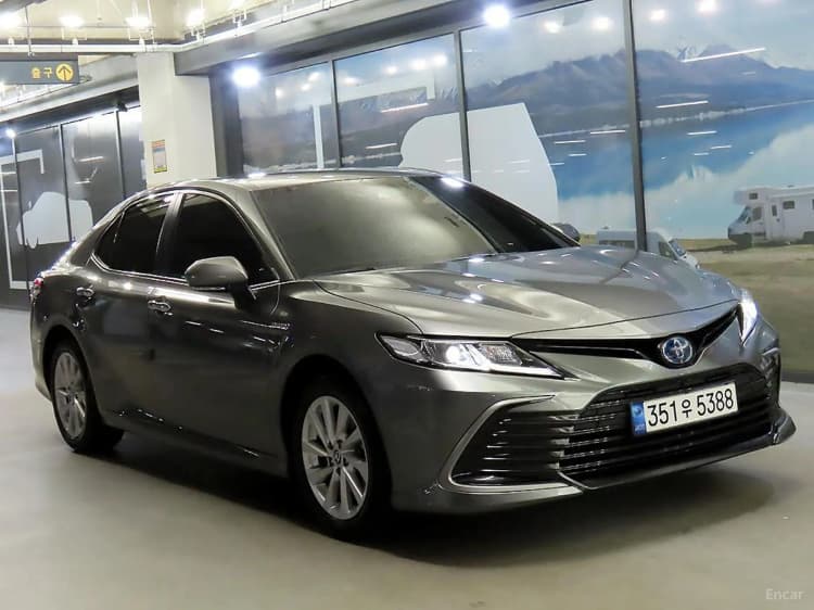 Camry (XV70)