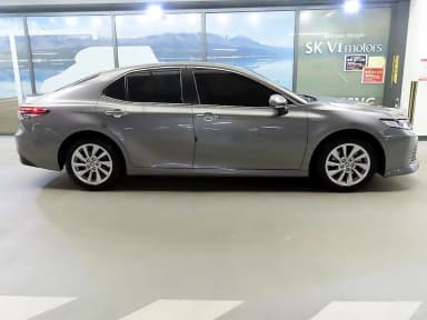 Camry (XV70)