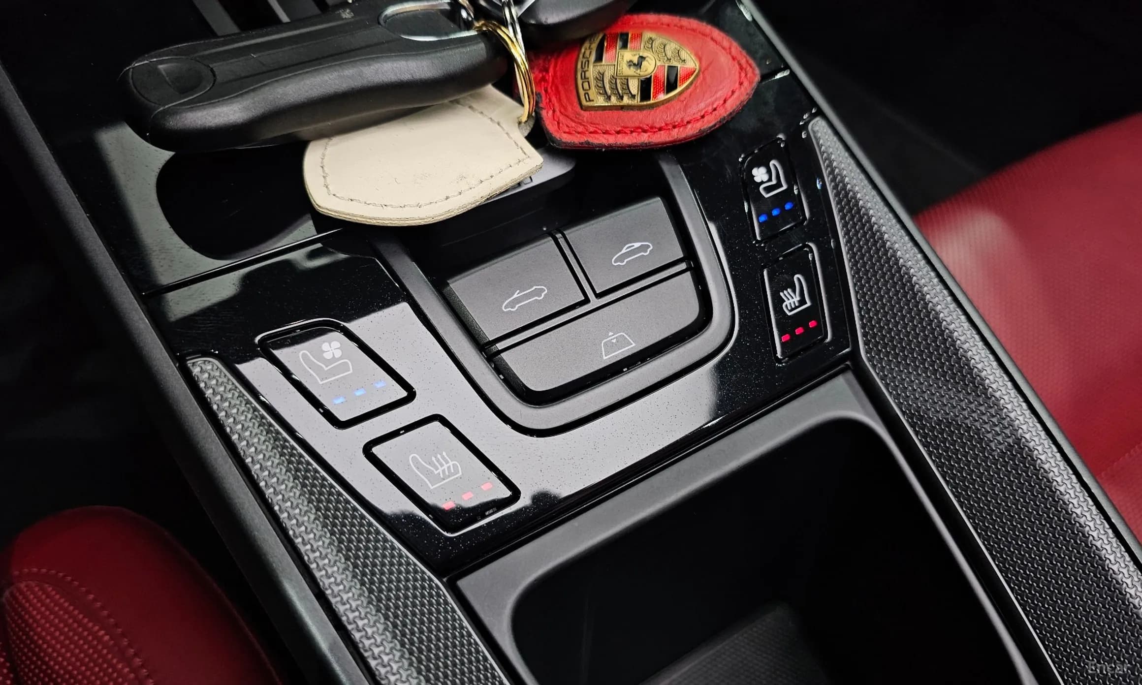 911 (992)