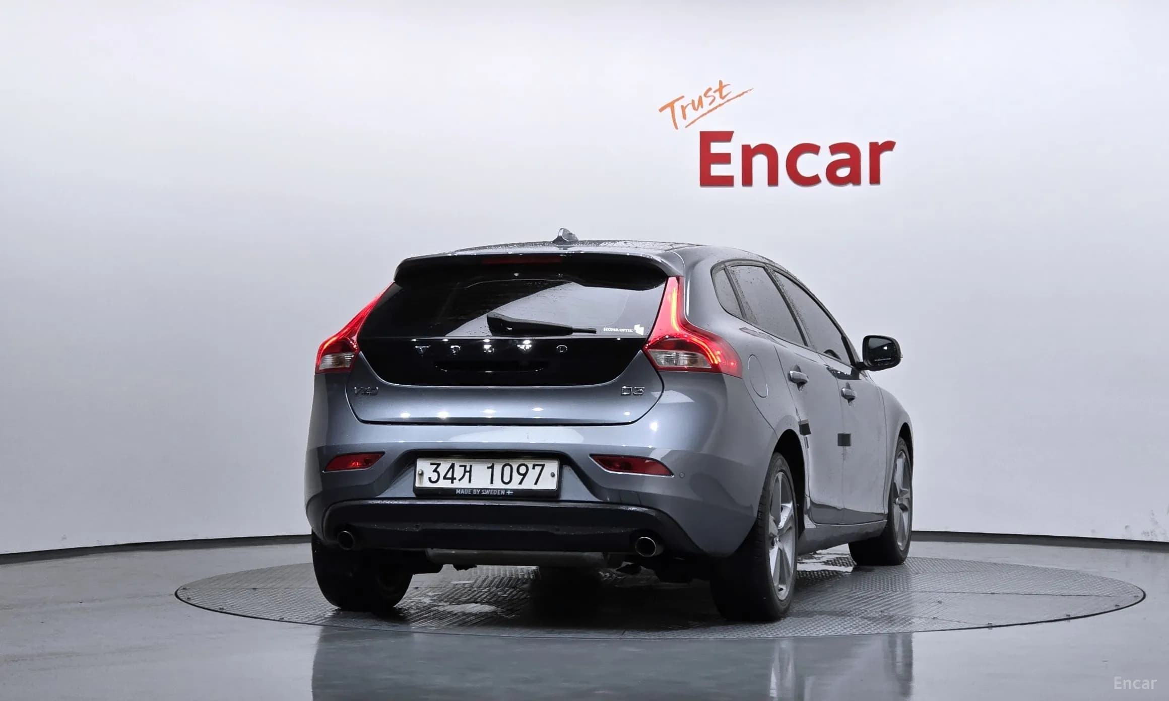 V40