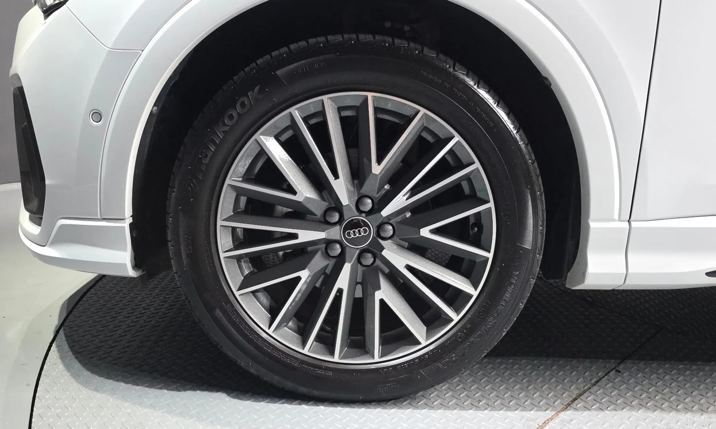 Q3 (F3)