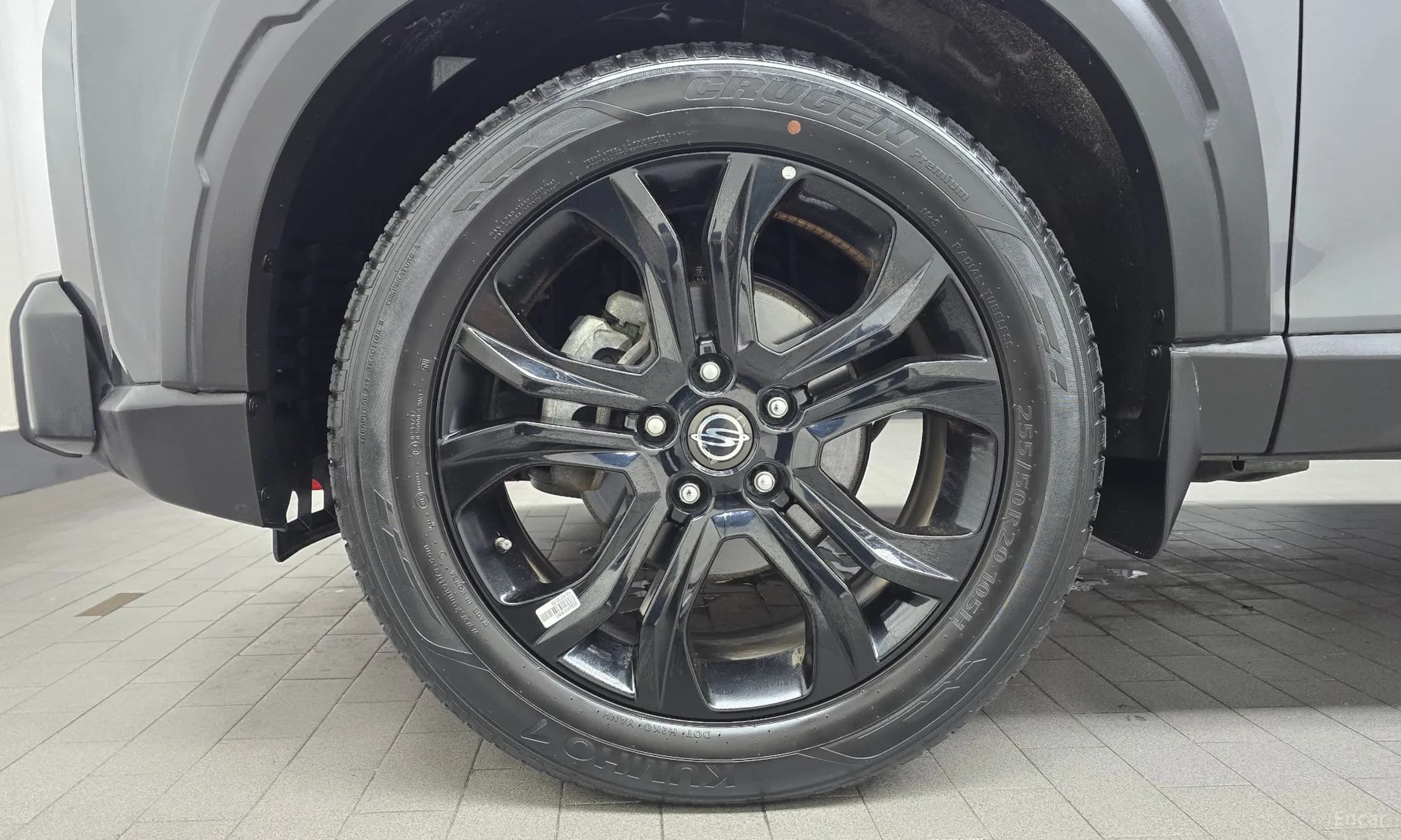 Rexton Sports Khan