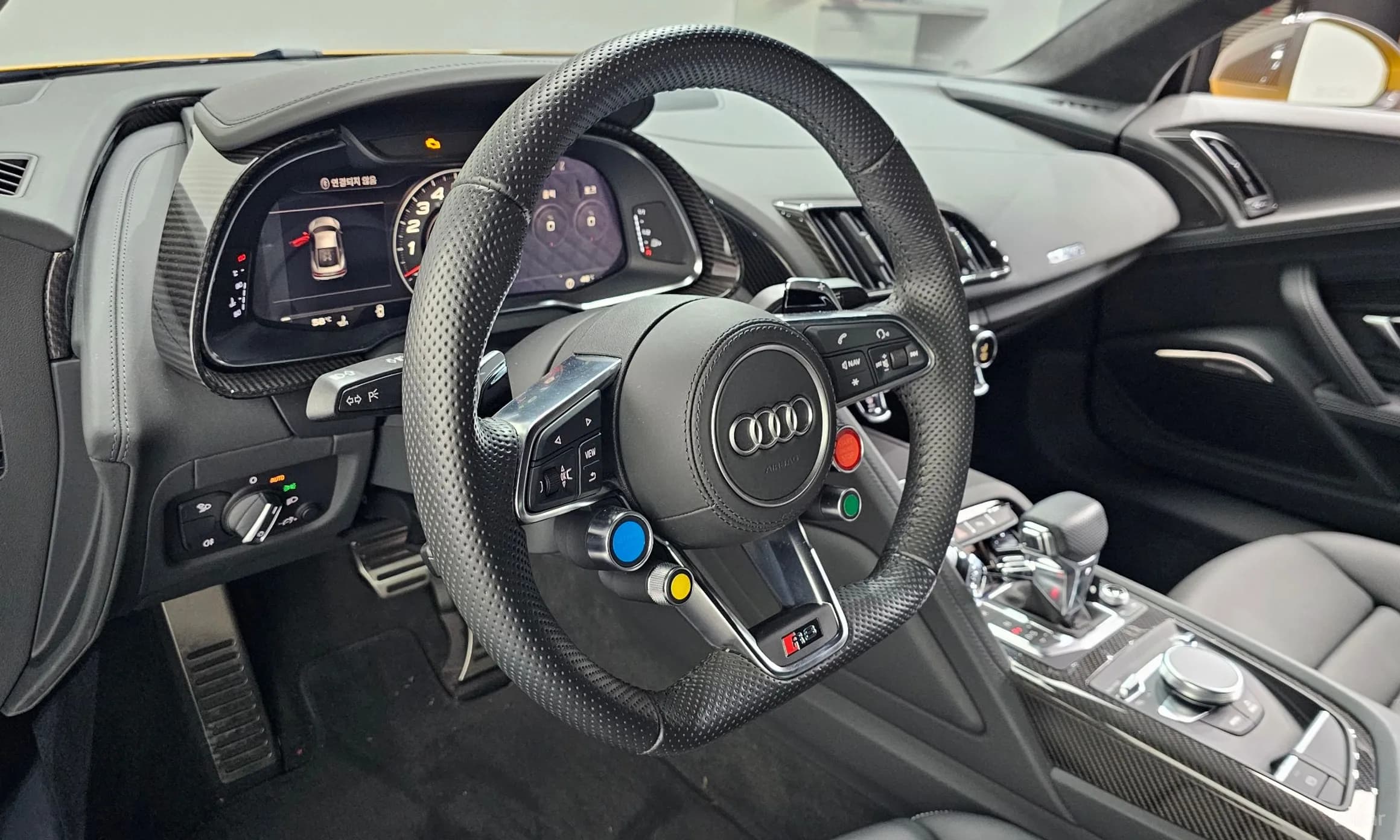 R8 (4S)