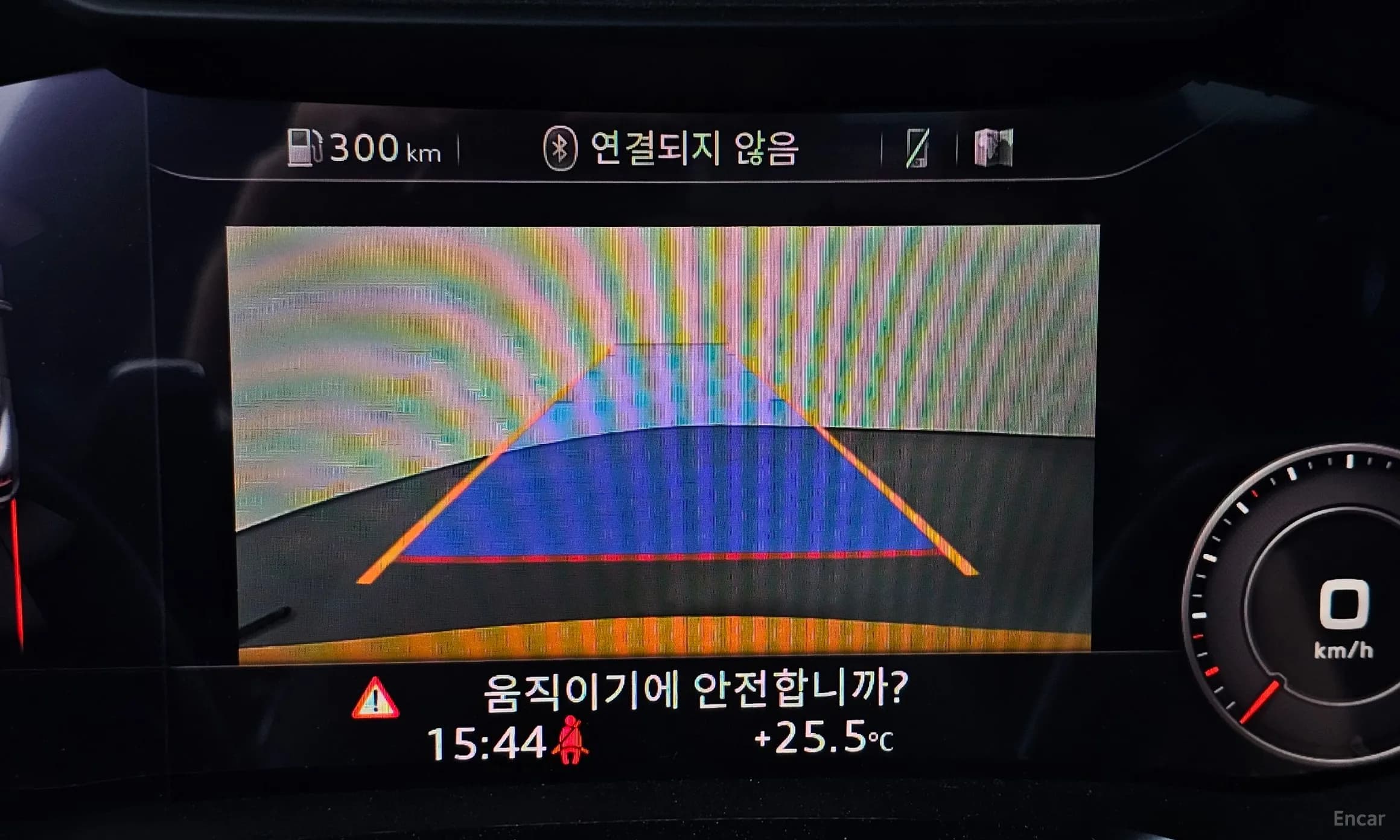 R8 (4S)