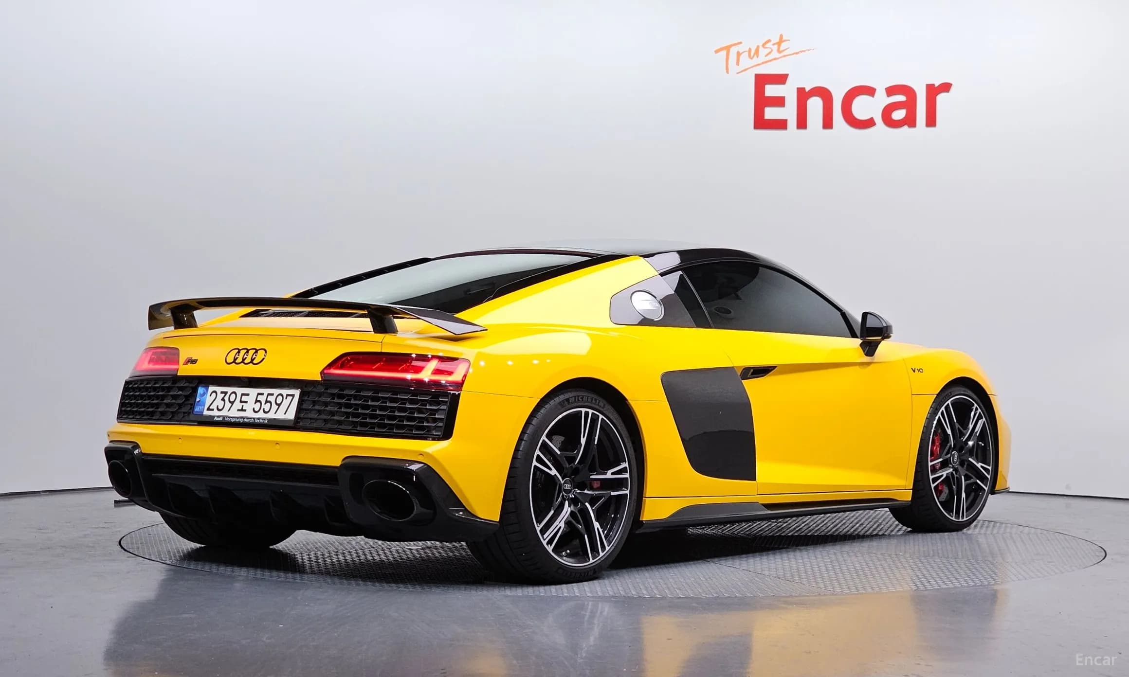 R8 (4S)
