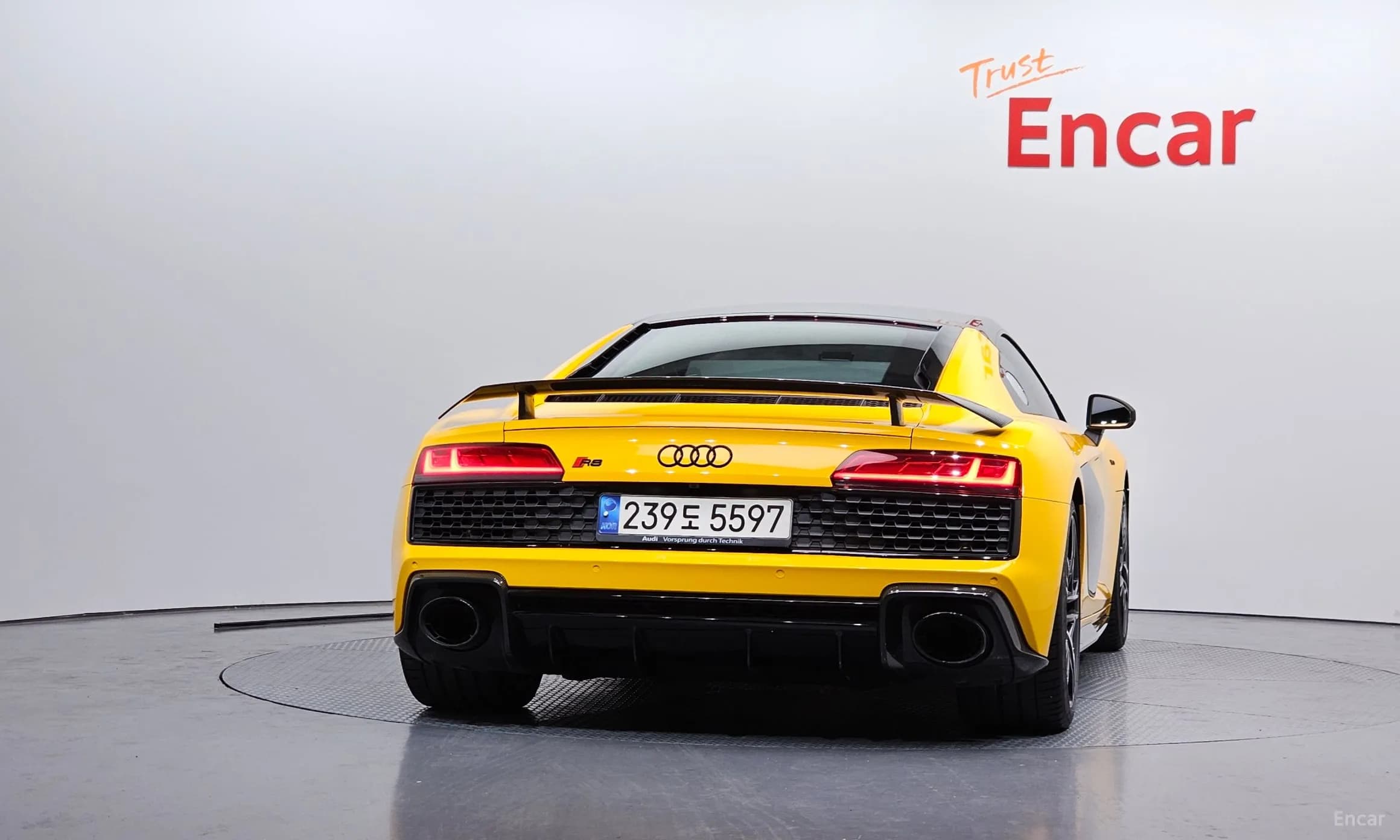 R8 (4S)