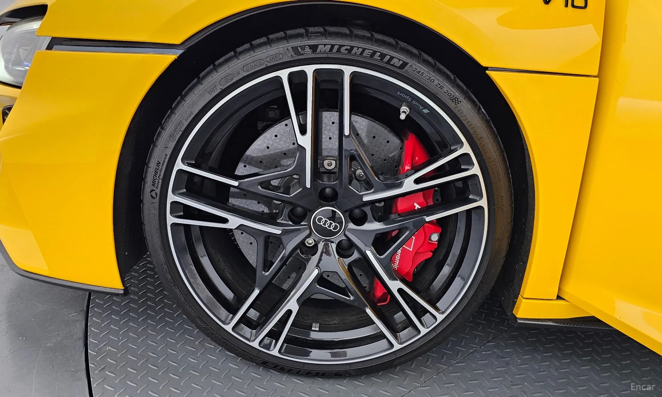 R8 (4S)