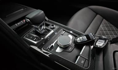 R8 (4S)