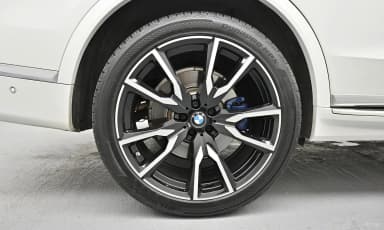 X7 (G07)