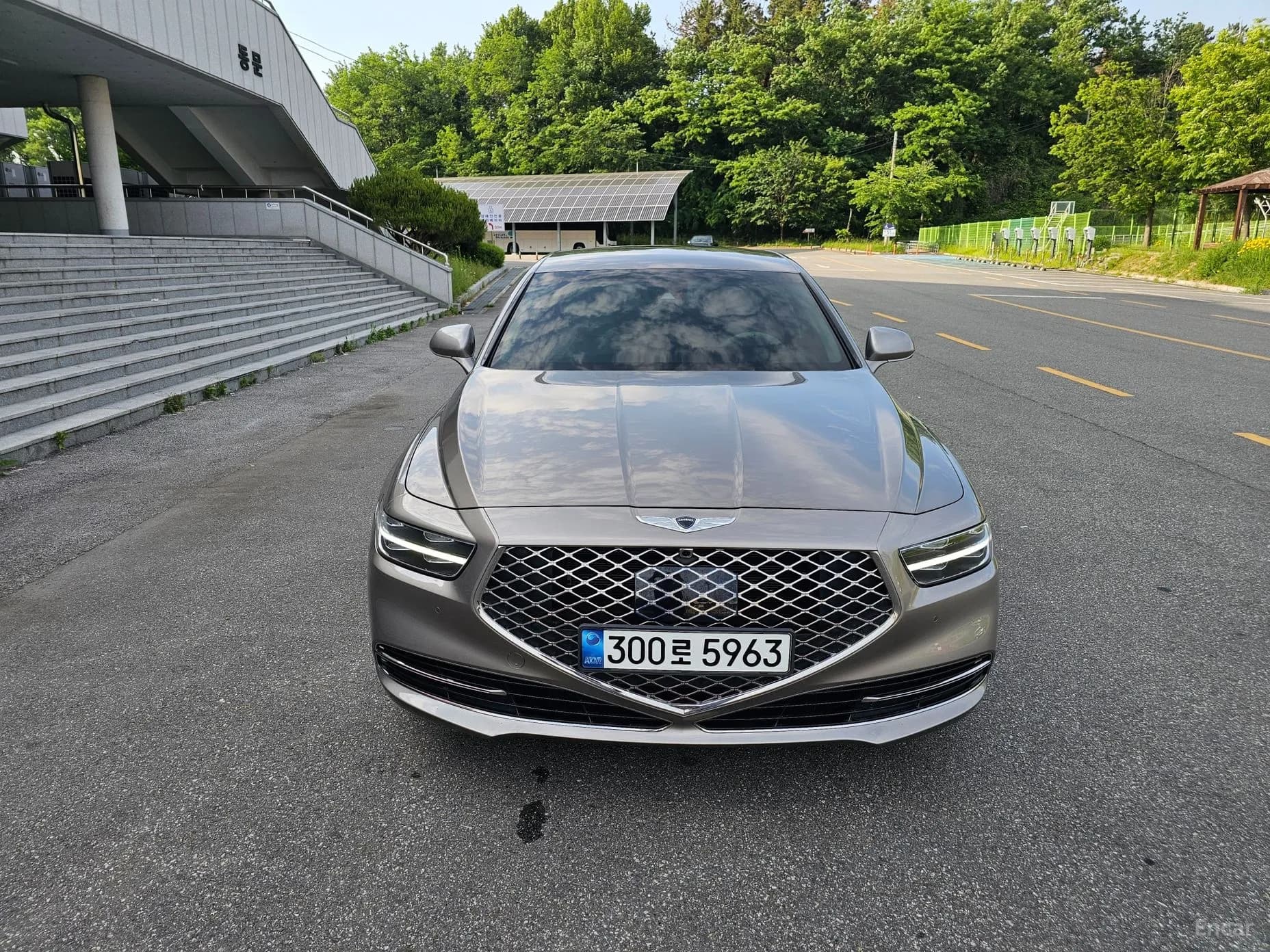 G90