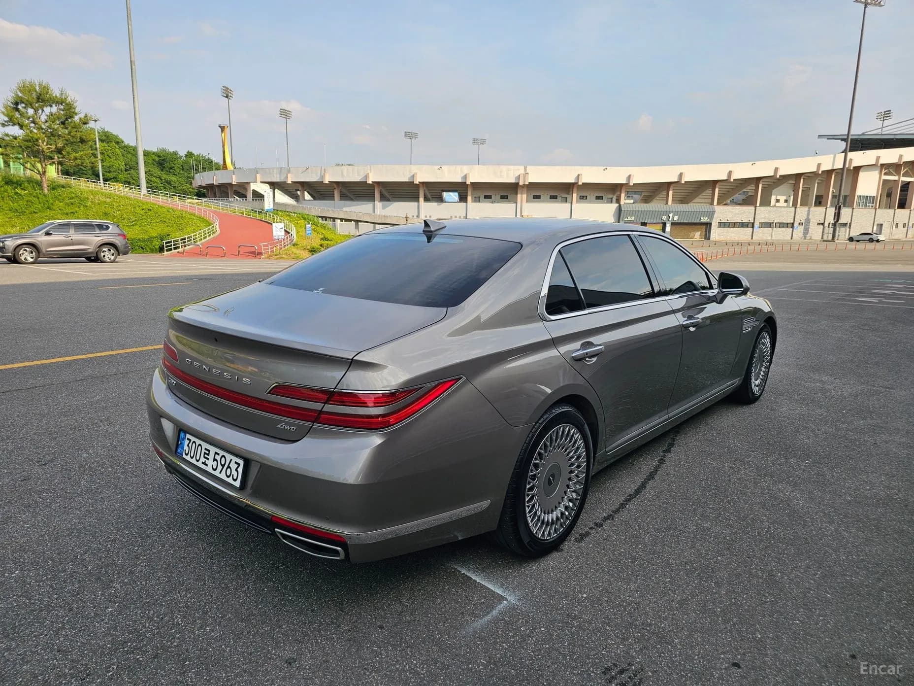 G90