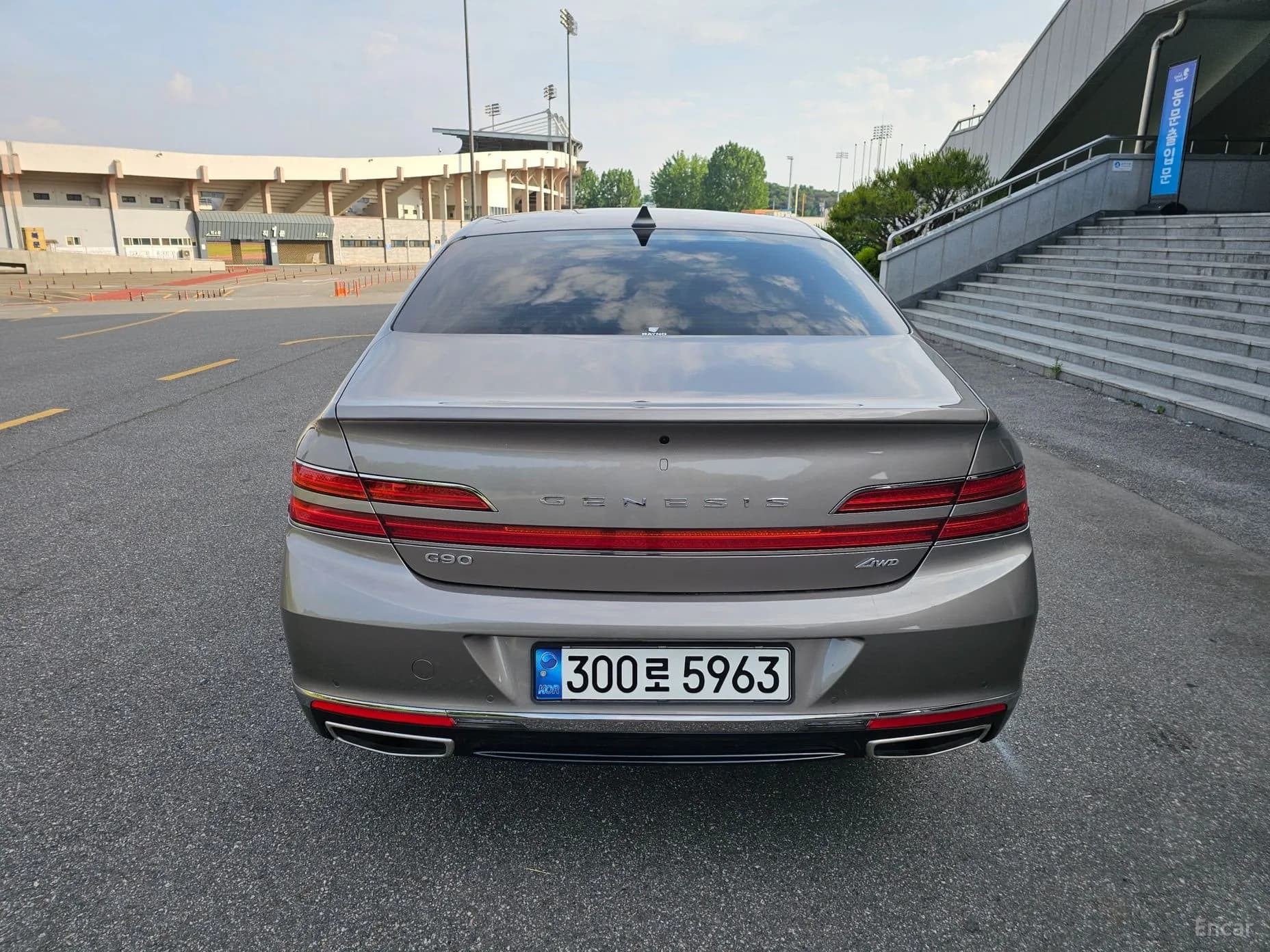 G90