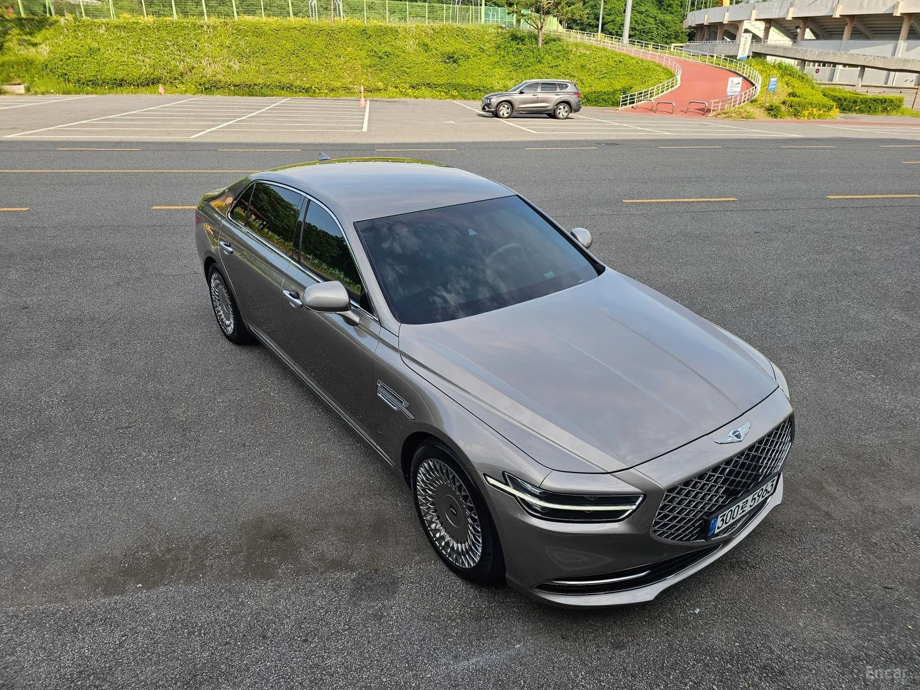 G90