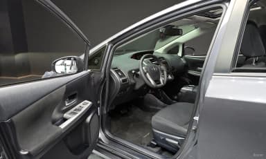 Prius V