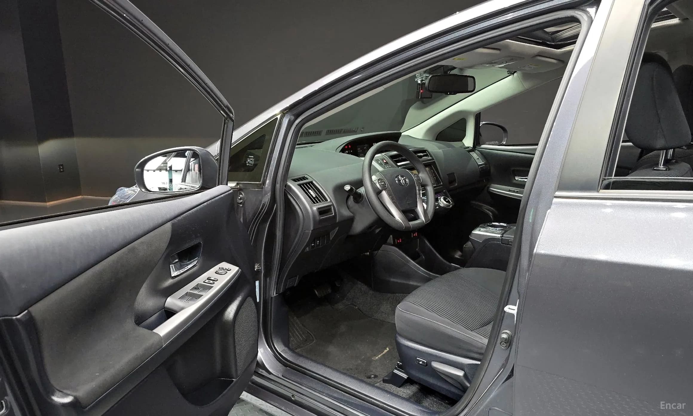 Prius V