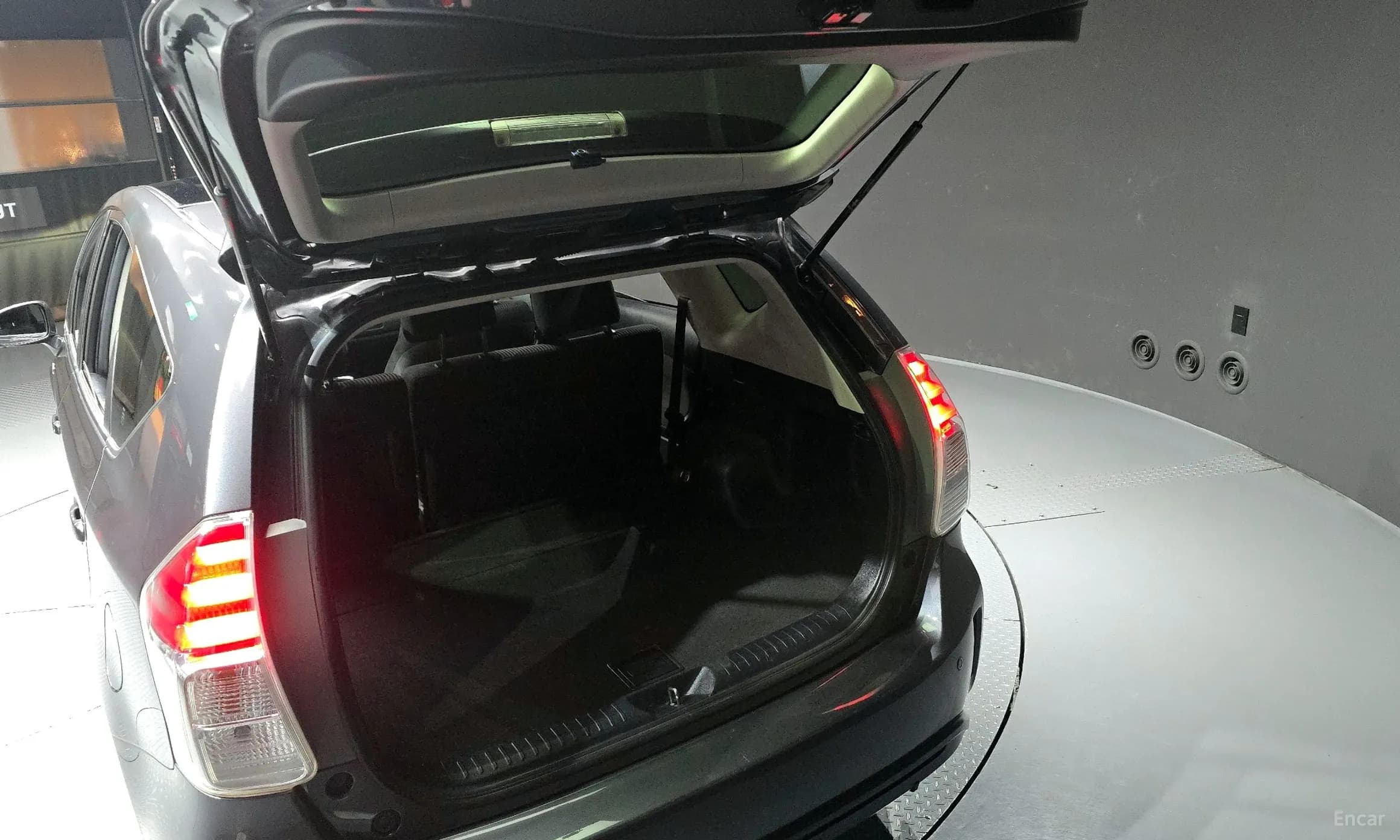Prius V
