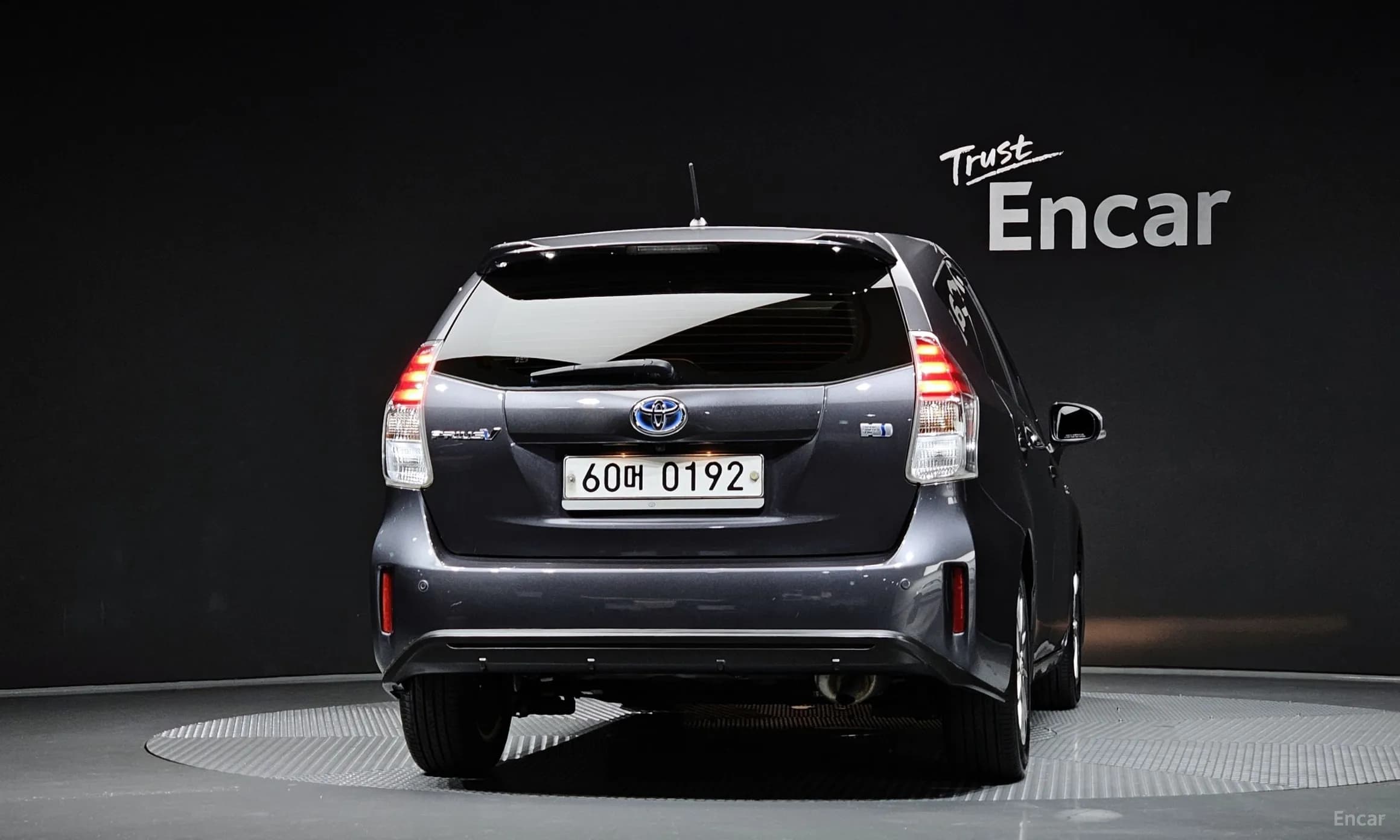 Prius V