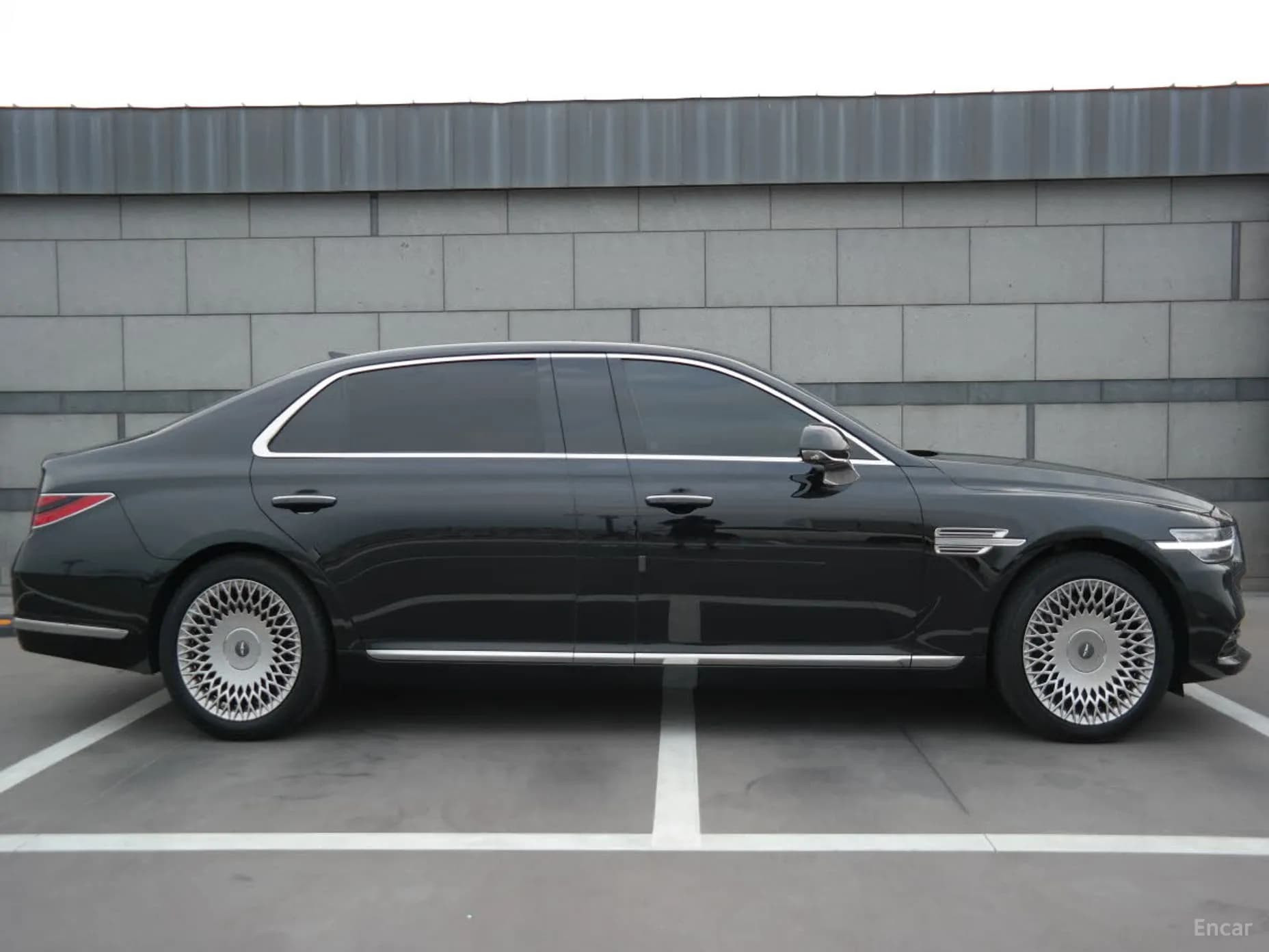 G90
