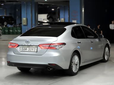 Camry (XV70)