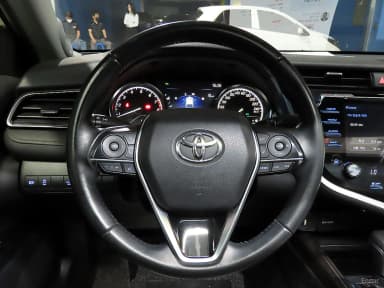 Camry (XV70)
