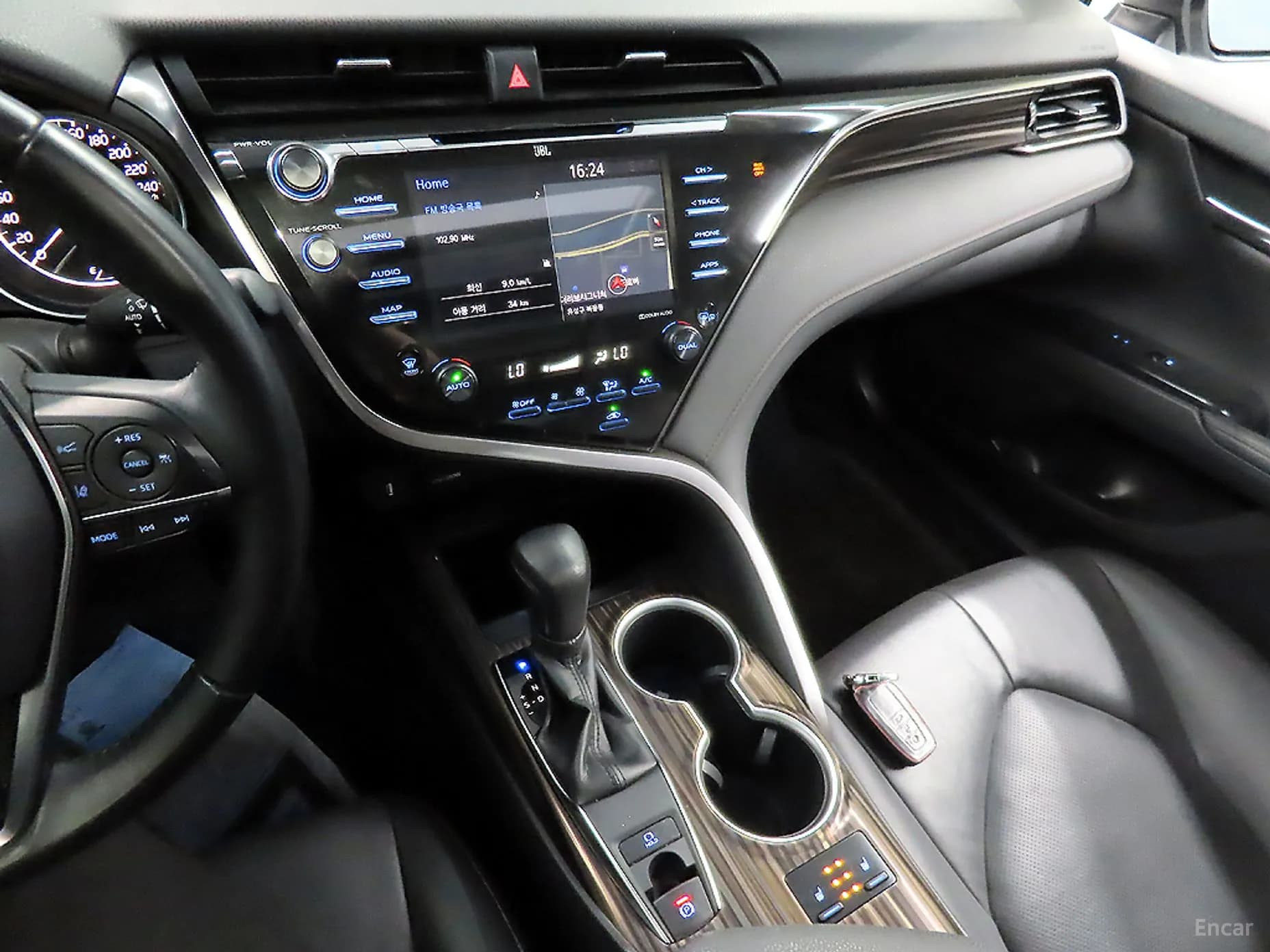 Camry (XV70)