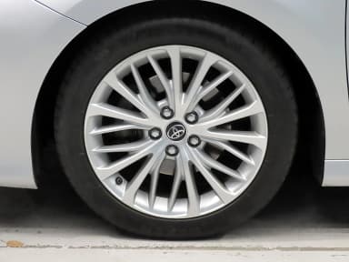 Camry (XV70)