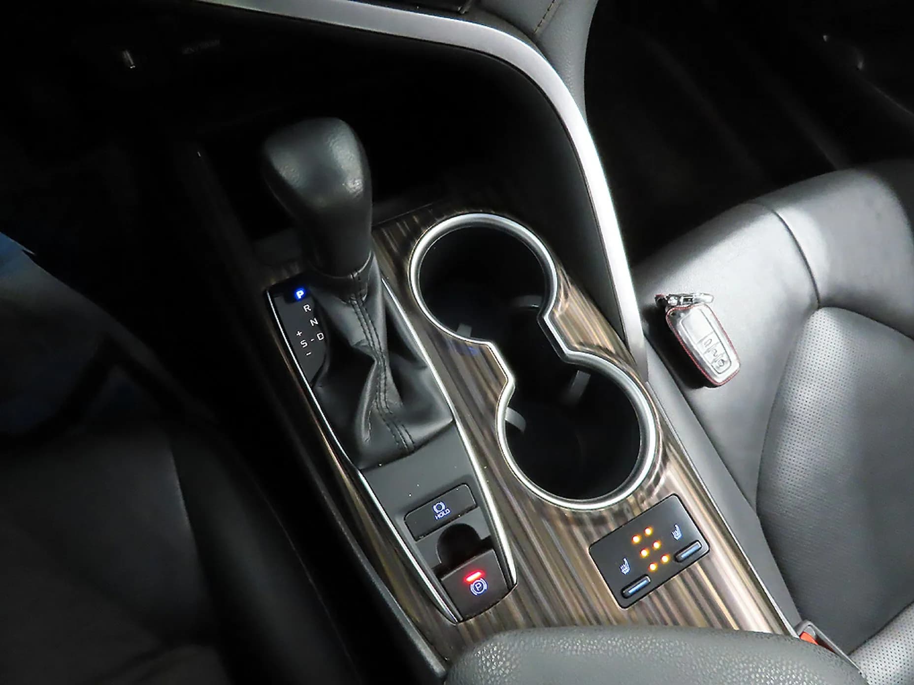 Camry (XV70)