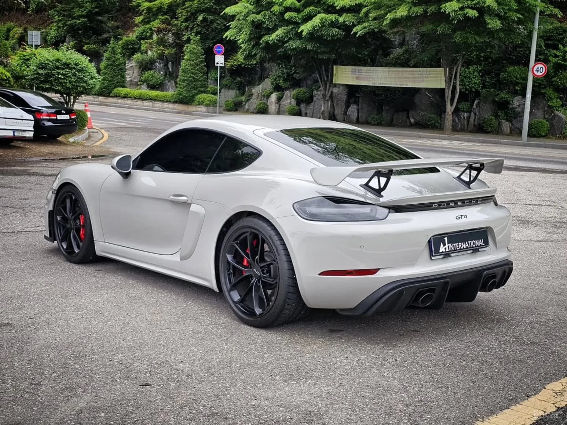 718 Cayman