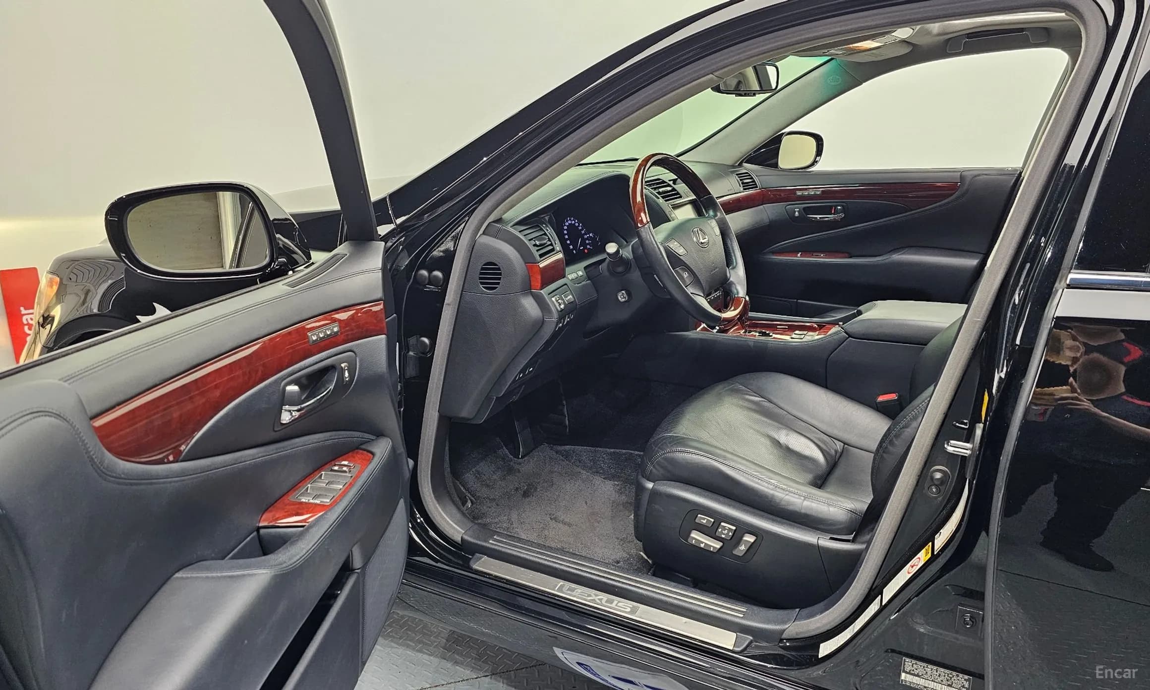 LS600hL