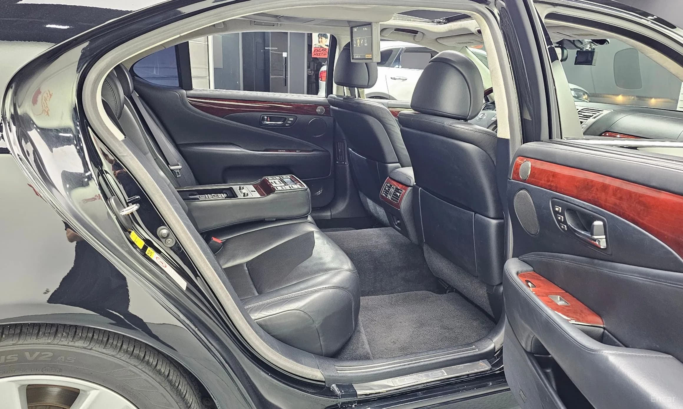 LS600hL