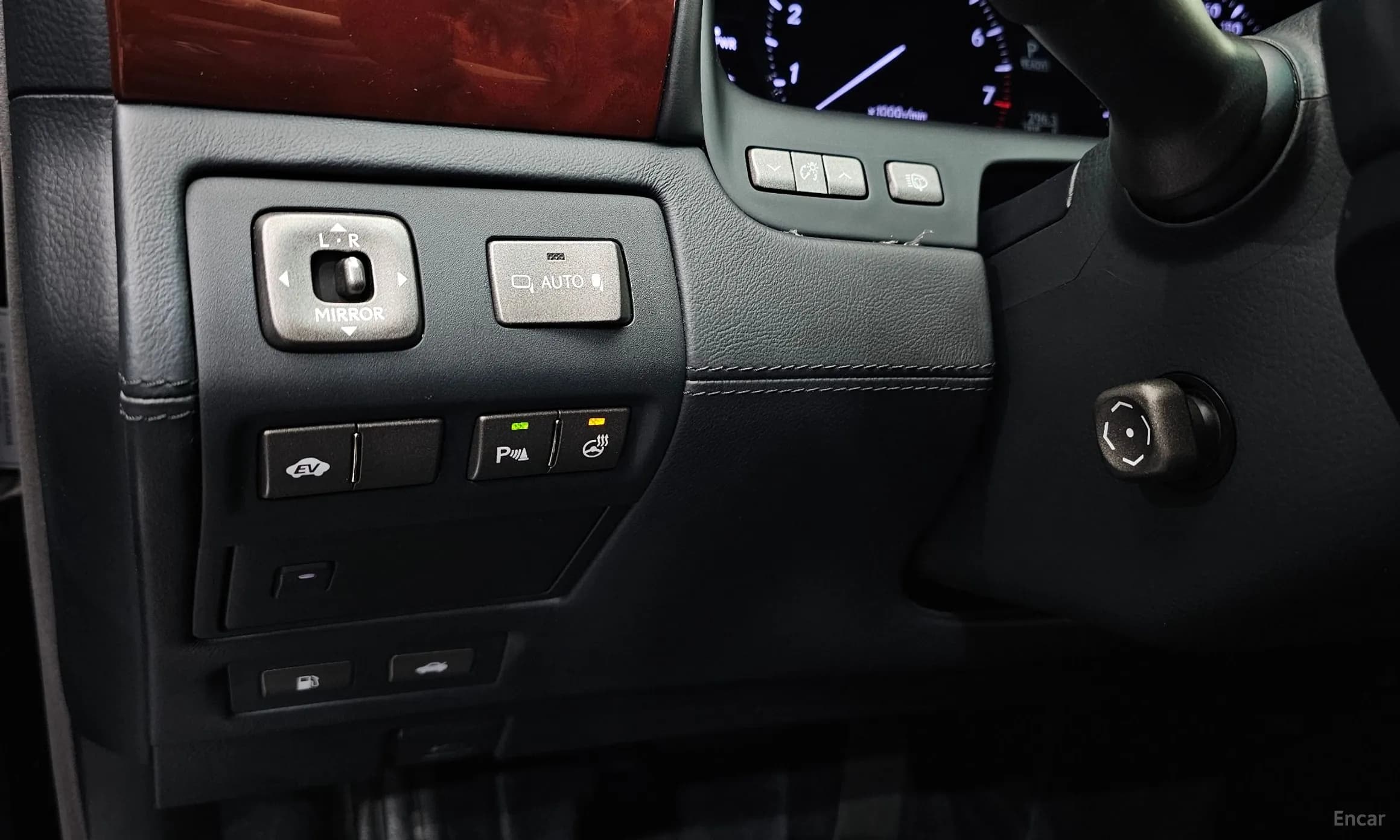 LS600hL