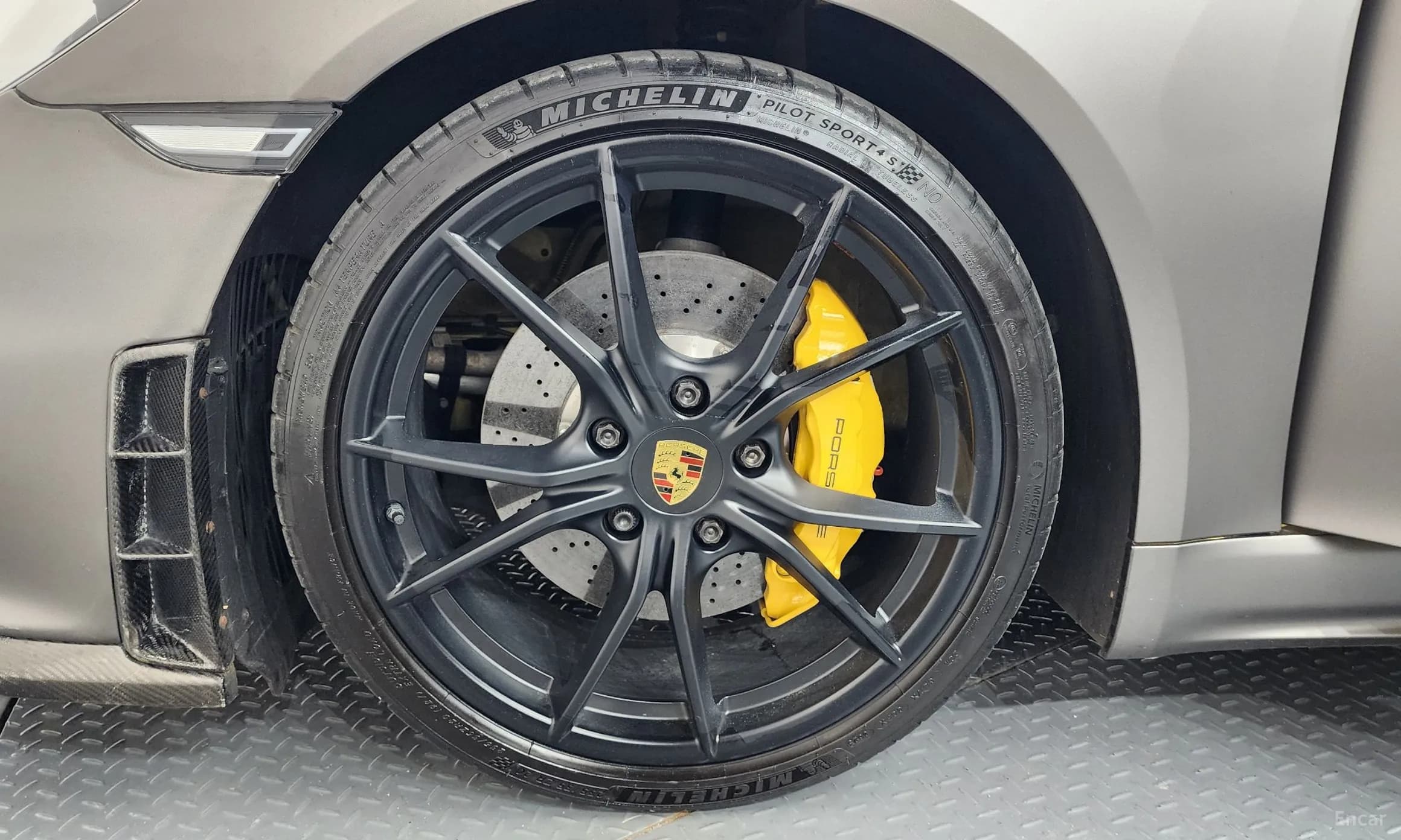 718 Cayman